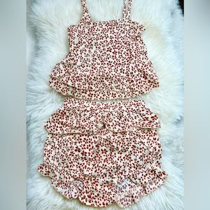 Girls short set. Size 12-18 months.